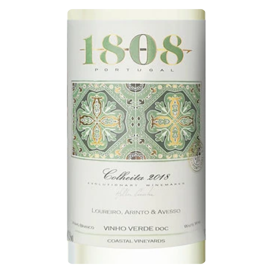 Close-up do rótulo do vinho 1808 Colheita Branco Verde Doc, mostrando o nome da vinícola, a denominação DOC e o ano 1808.