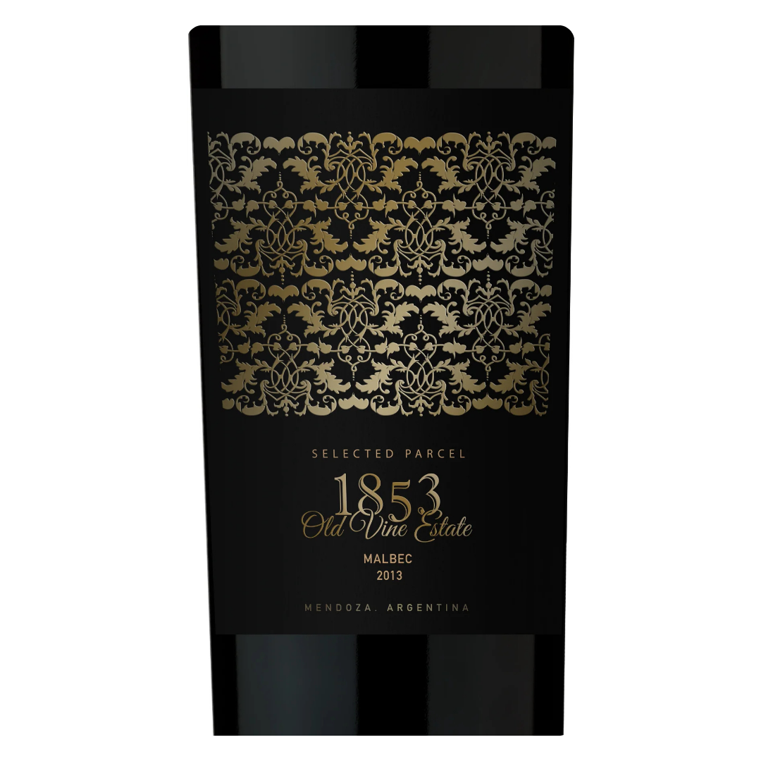 Close-up do rótulo do vinho 1853 Malbec Reserva, mostrando a assinatura de Marcelo Pelleriti e a origem Vale do Uco.