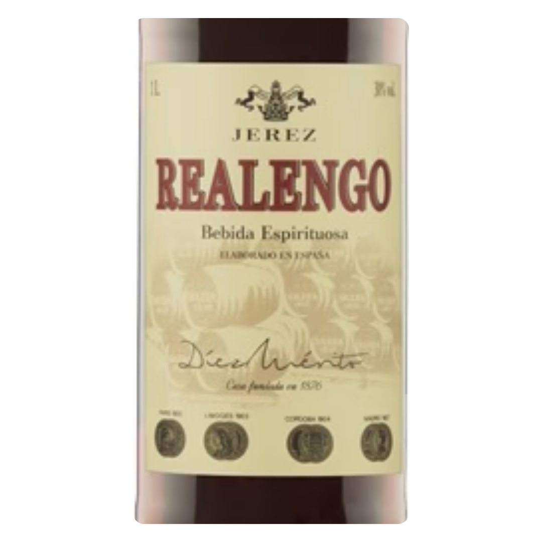 Close-up do rótulo da Bebida Espirituosa Jerez Realengo, mostrando o nome da Bodega Díez Mérito, a origem Jerez de la Frontera e detalhes do blend branco.