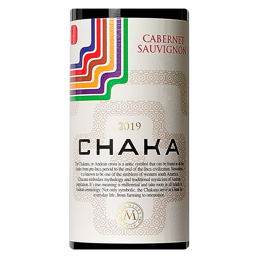 Close-up do rótulo do vinho Chaka Cabernet Sauvignon da Viña Marty, mostrando o nome do vinho, a uva e a vinícola.