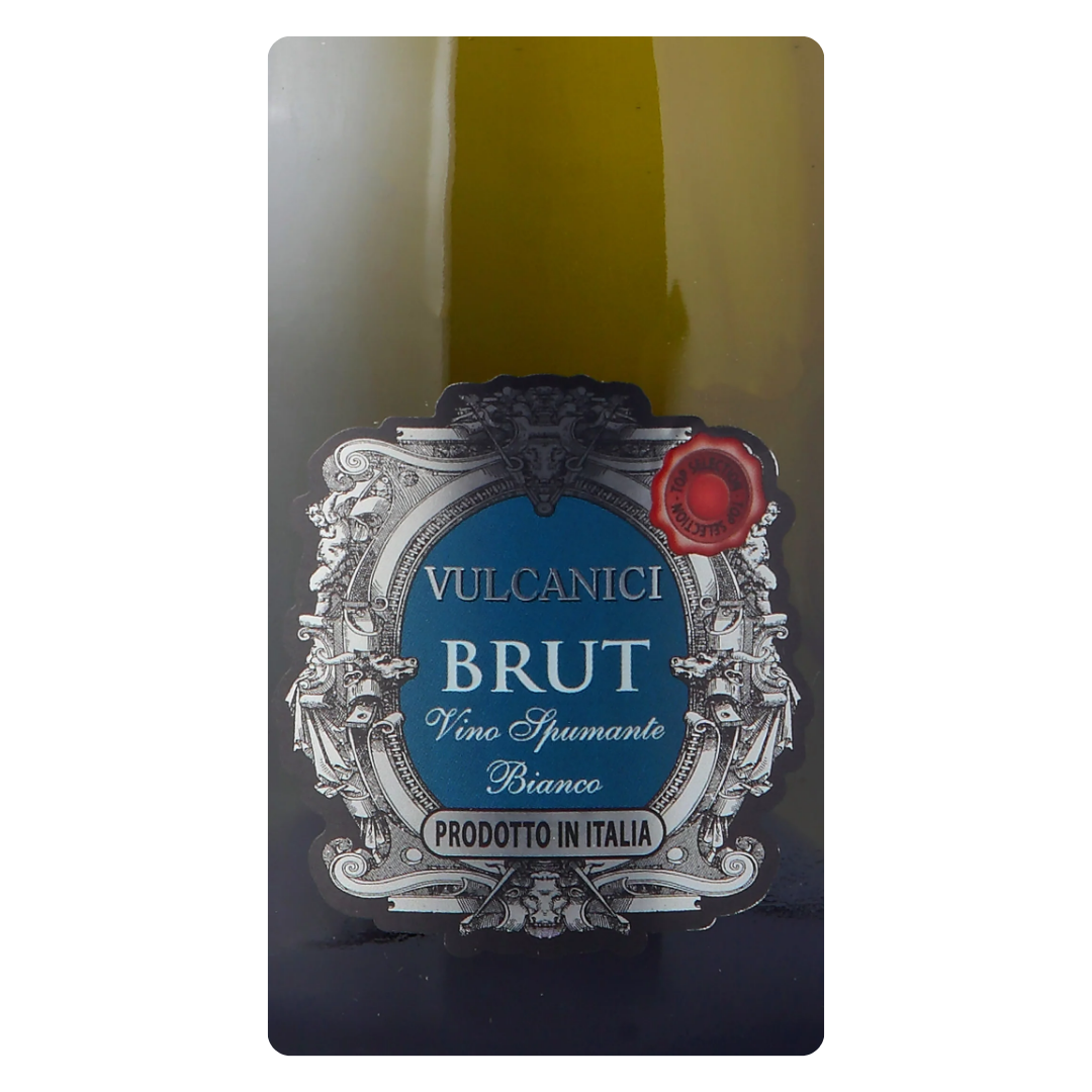 Close-up do rótulo do Espumante Brut Branco Vulcanici 750ml, mostrando o nome da vinícola e a denominação.