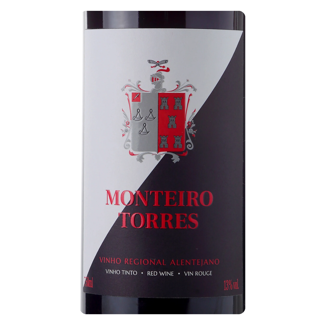 Close-up do rótulo do vinho Monteiro Torres Tinto 750ml da Ségur Estates, mostrando o nome da vinícola e a denominação.