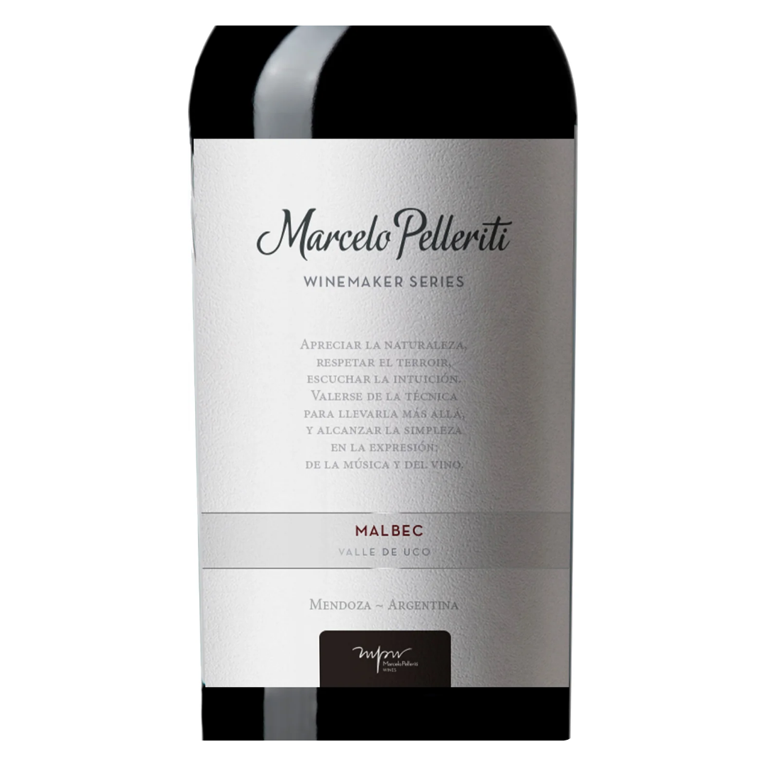 Close-up do rótulo do vinho Pelleriti Winemaker Malbec Series, mostrando o nome da vinícola, a uva e a denominação Winemaker Series.