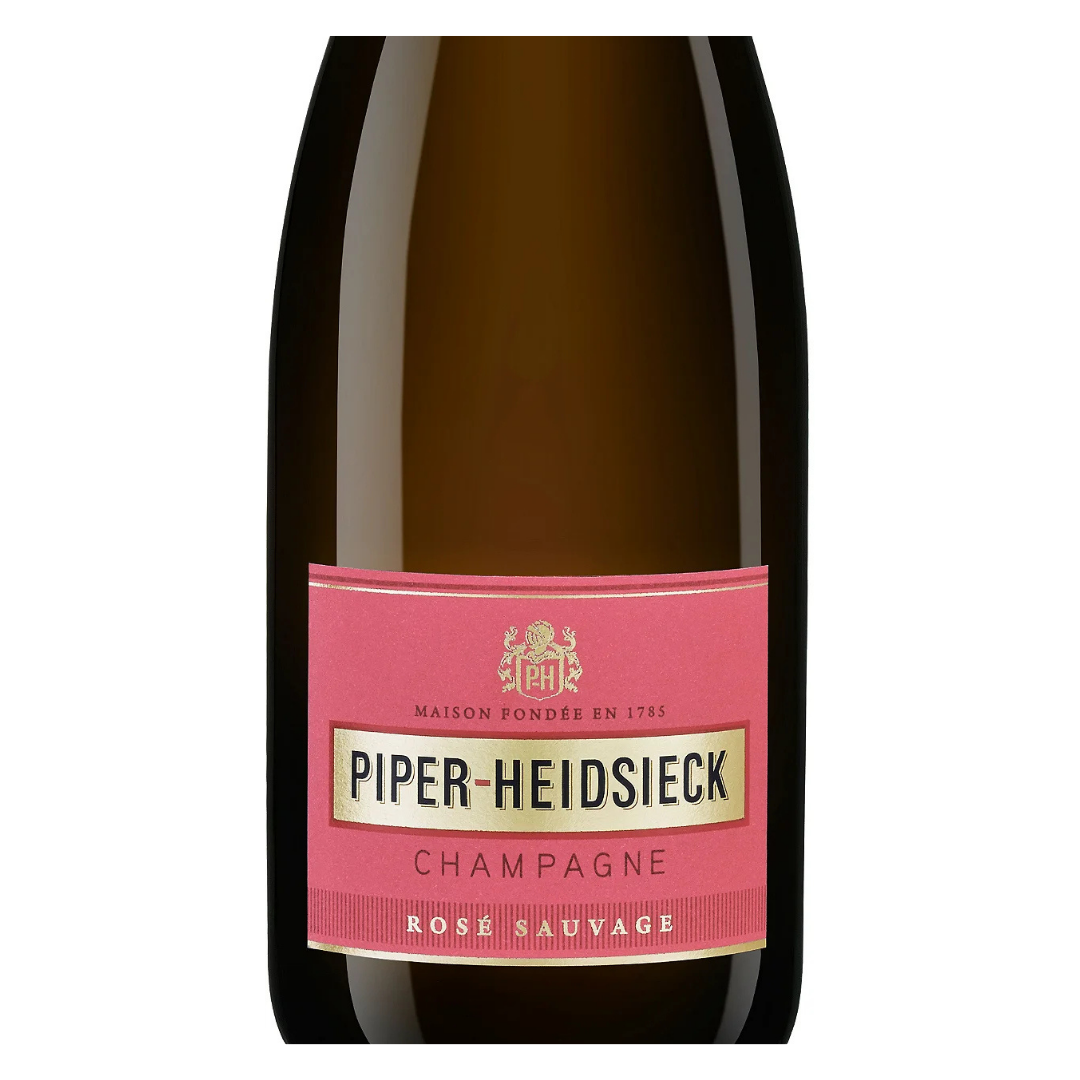 Close-up do rótulo do Champagne Piper-Heidsieck Rosé Sauvage, mostrando o nome da Maison, a designação "Rosé Sauvage" e o brasão.
