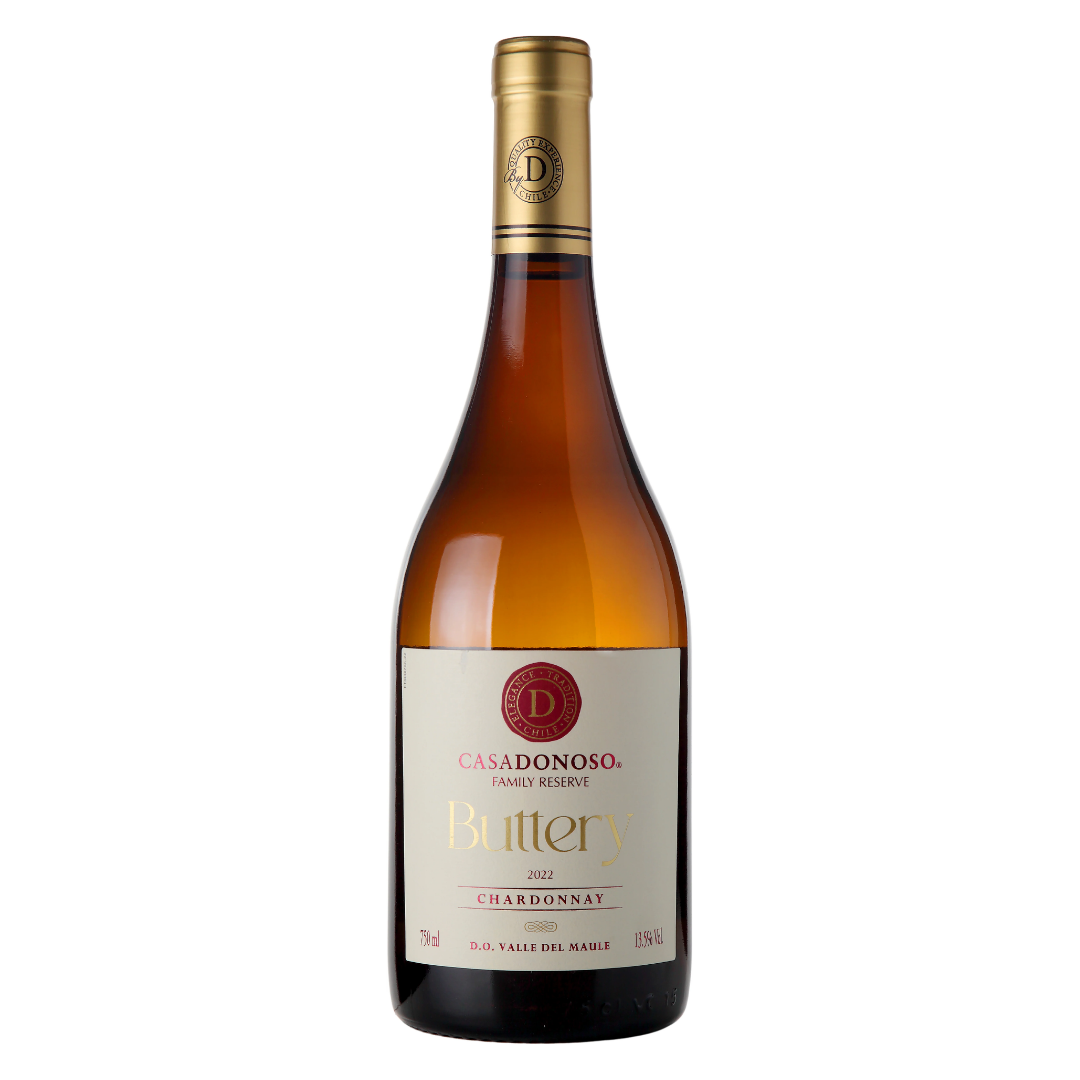 Garrafa do vinho branco chileno Casa Donoso Buttery Chardonnay 750ml em fundo branco, destacando o rótulo frontal com menção ao envelhecimento em barricas de carvalho.