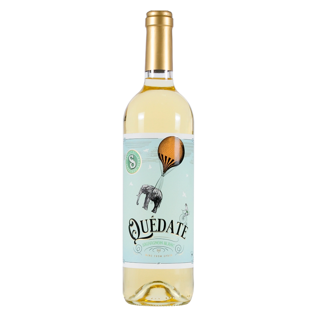 Garrafa do vinho branco espanhol Quedate Sauvignon Blanc 750ml em fundo claro, destacando o rótulo frontal e a cor amarelo claro do vinho.