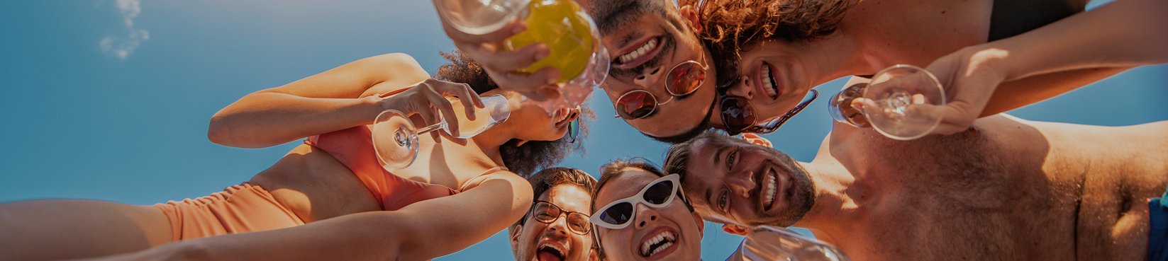 Piscina com amigos e família