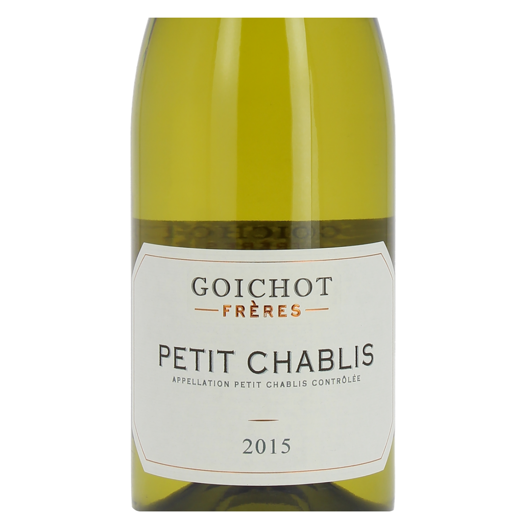 Close-up do rótulo do Petit Chablis, mostrando a uva Chardonnay, a origem Chablis, Borgonha, França, e o volume de 750ml.