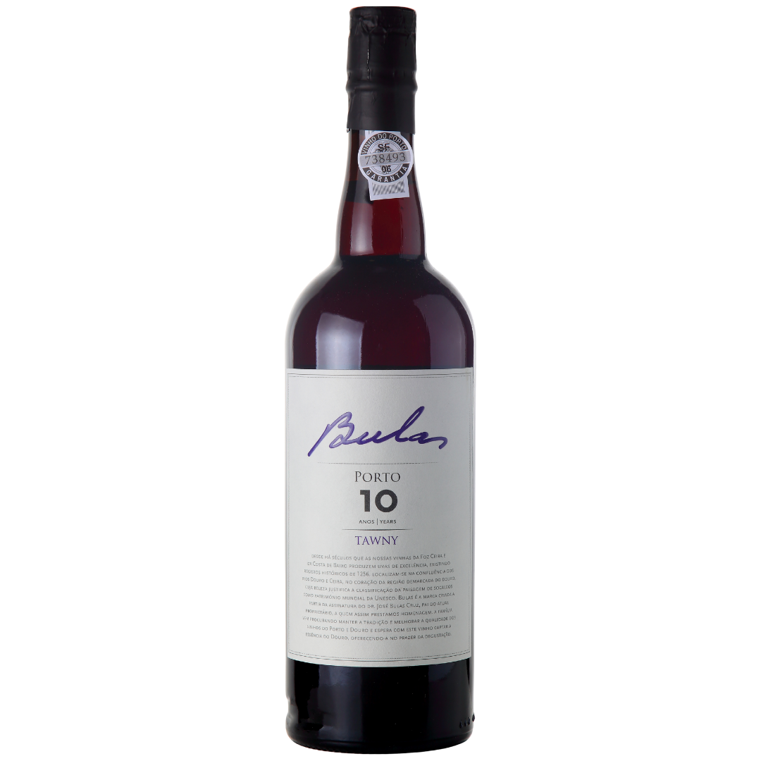 Garrafa do vinho fortificado Porto Tawny 10 Anos da Bulas Family Estates, do Douro, Portugal, em fundo branco com destaque para o rótulo frontal.