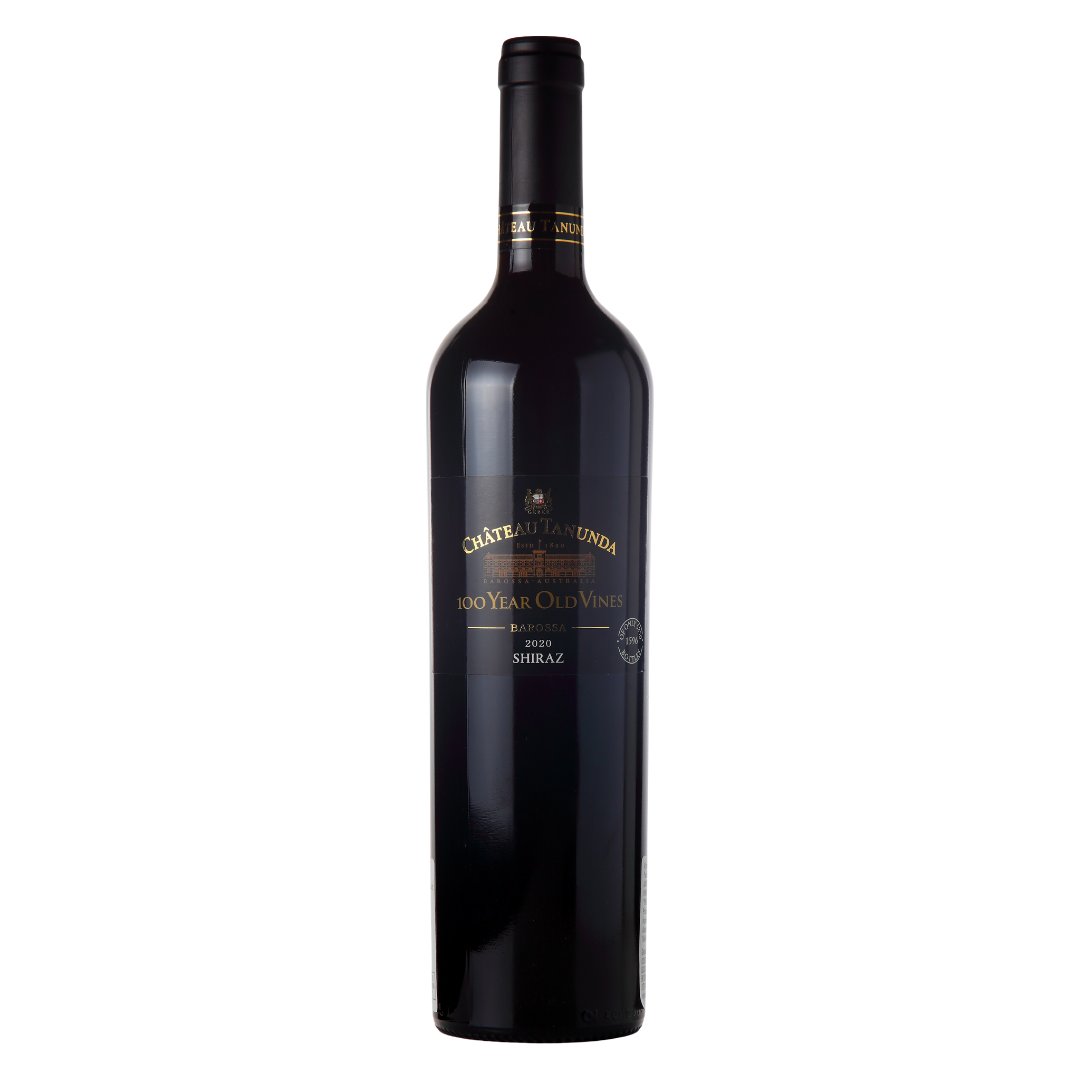 Garrafa do vinho tinto 100 Year Old Vines Barossa Shiraz 2020, 750ml, da Château Tanunda, do Barossa Valley, Austrália Meridional, em fundo branco com destaque para o rótulo frontal.