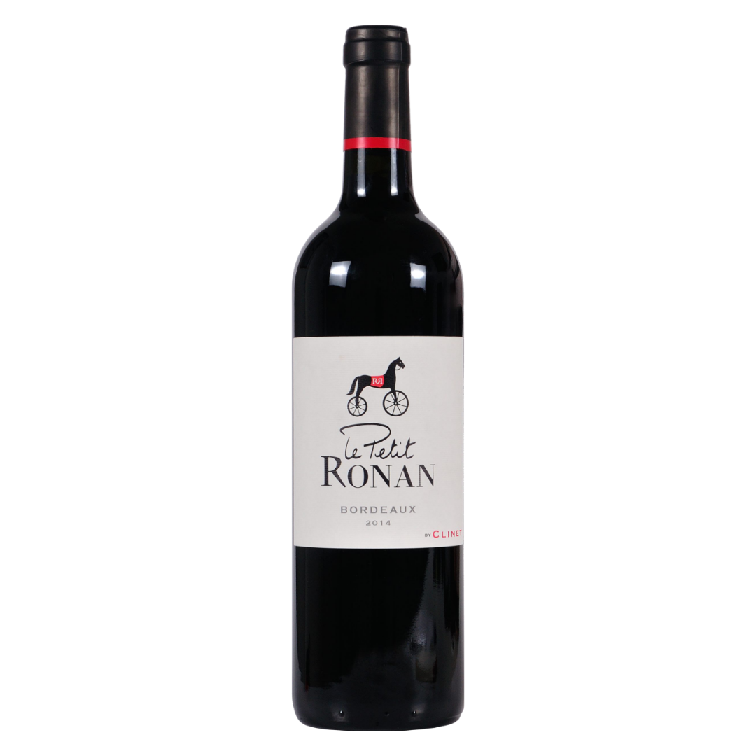 Garrafa do vinho Tinto Le Petit Ronan by Clinet 750ml do Château Clinet, de Bordeaux, França, em fundo branco com destaque para o rótulo frontal.