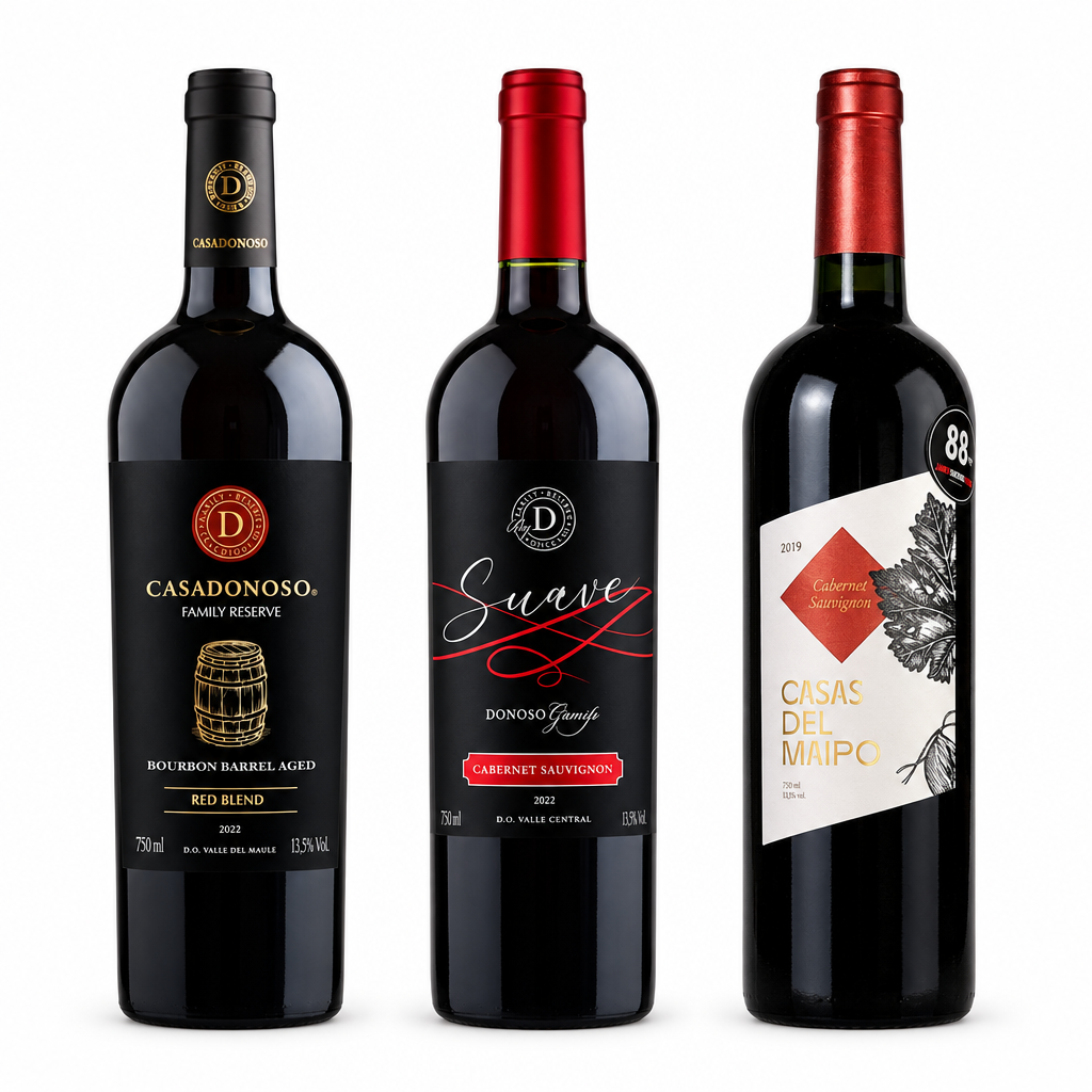 Três garrafas chilenas de Cabernet Sauvignon em fundo branco: Casa Donoso Bourbon Barrel Aged, Casa Donoso Suave e Casas Del Maipo
