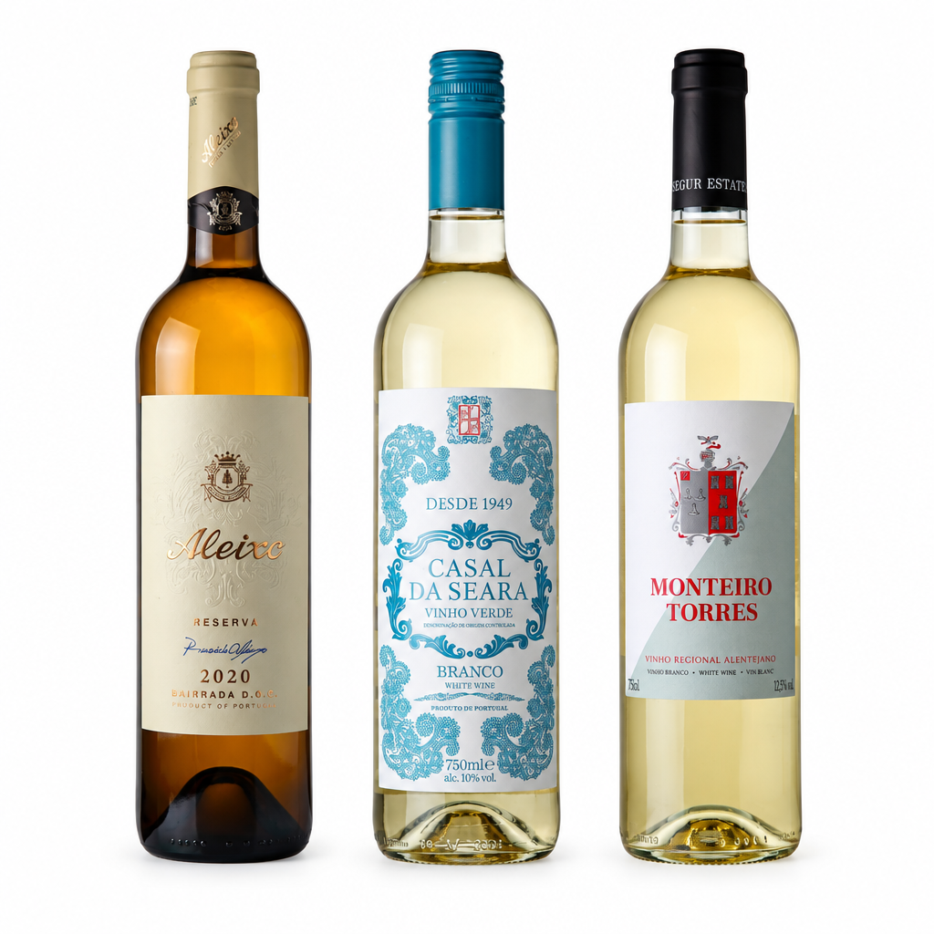 Três garrafas de vinho branco português Aleixo Reserva, Casal da Seara e Monteiro Torres em fundo branco