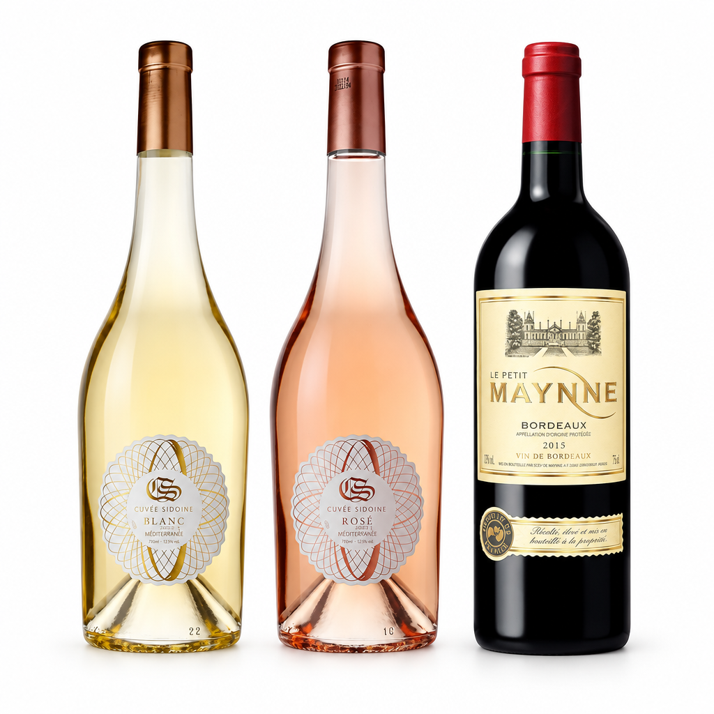 Três garrafas do kit França: Cuvée Sidoine branco, Cuvée Sidoine rosé e Le Petit Maynne tinto em fundo branco