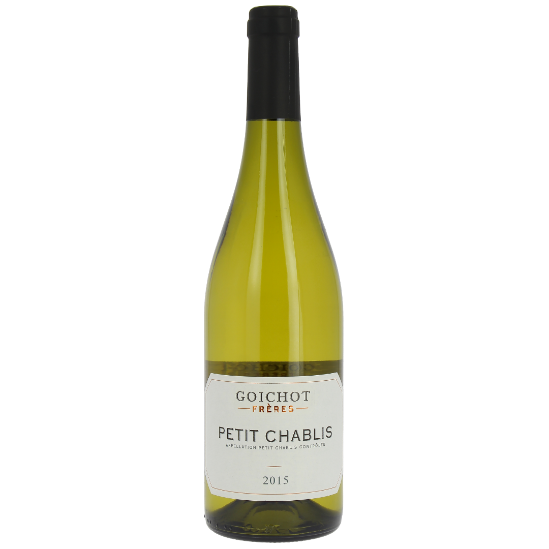 Garrafa do vinho branco Petit Chablis da Maison André Goichot Frères, de Chablis, Borgonha, França, em fundo branco com destaque para o rótulo frontal.