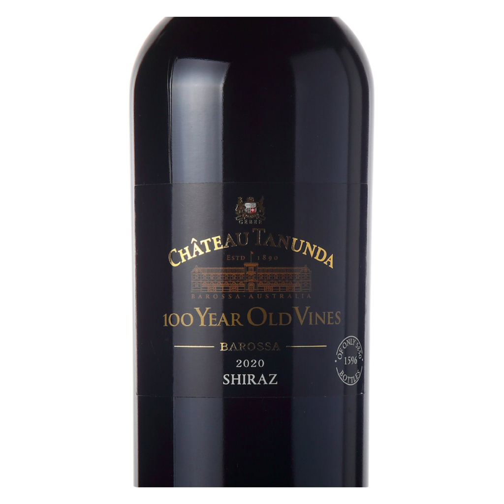 Close-up do rótulo do 100 Year Old Vines Barossa Shiraz 2020, mostrando a linha Centenarian Vines da Château Tanunda, a uva Shiraz, a origem Barossa Valley, Austrália, safra 2020 e o volume de 750ml.