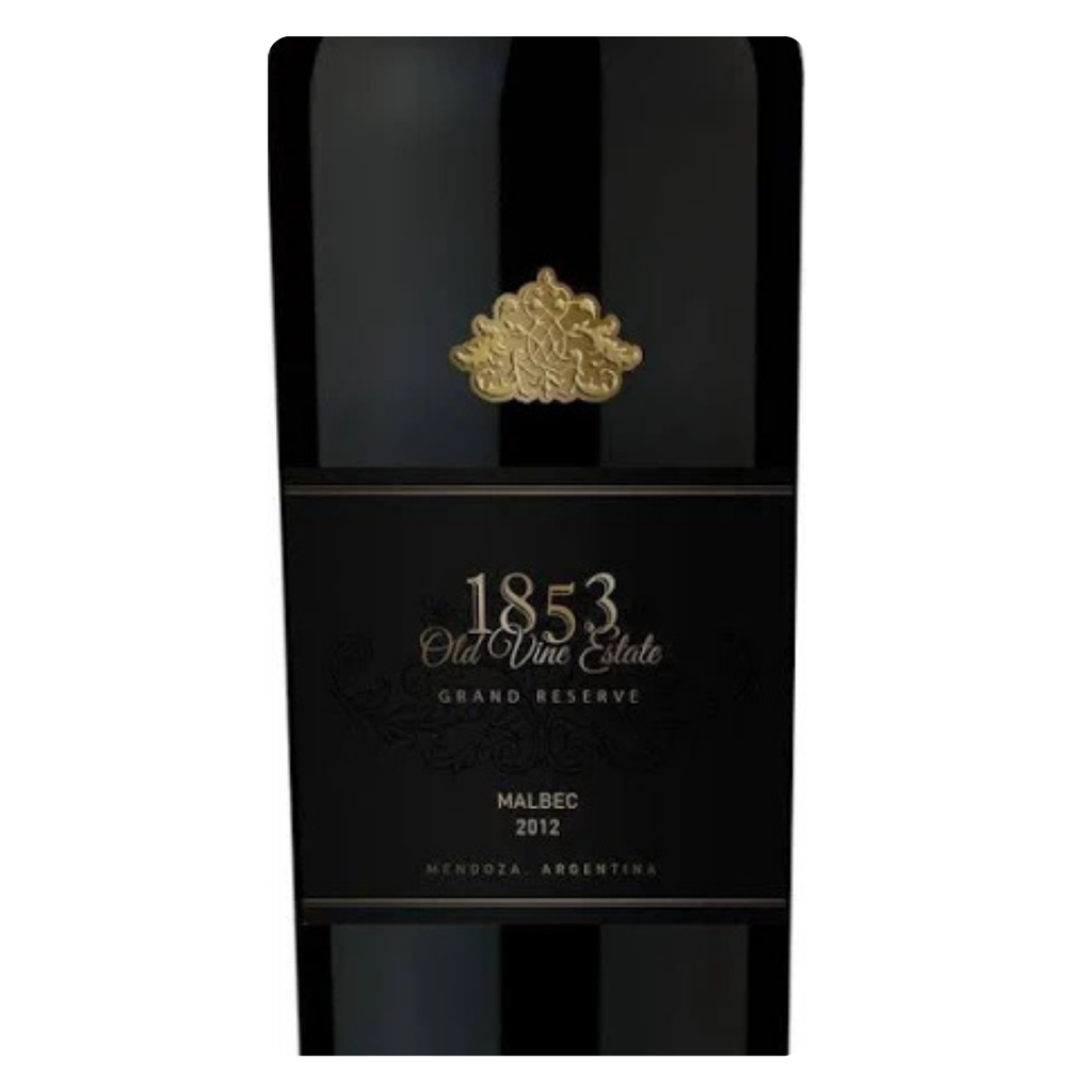 Close-up do rótulo do 1853 Grand Reserve Heritage Malbec da Pelleriti Priore, mostrando a uva Malbec de videiras centenárias, a origem La Consulta, Valle de Uco, Mendoza, Argentina, a safra 2019 e o volume de 750ml.