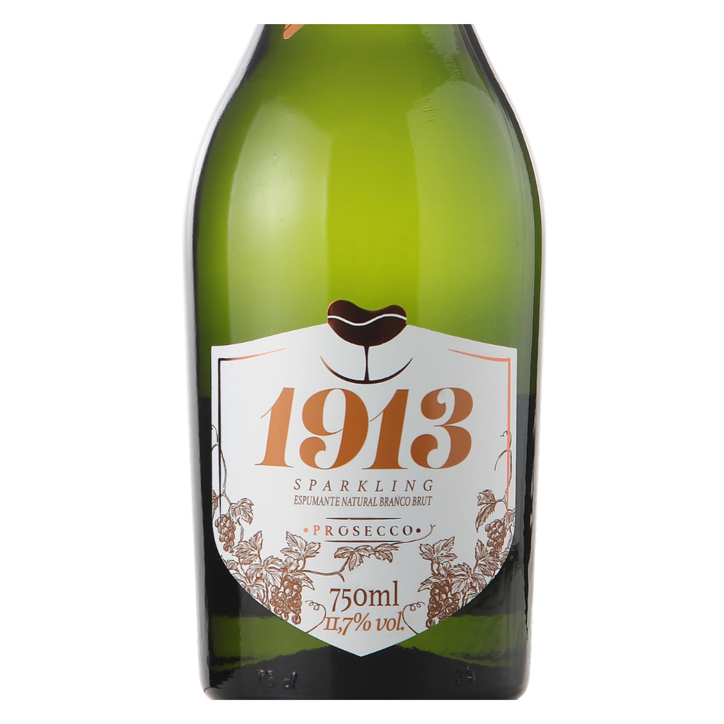 Close-up do rótulo do 1913 Sparkling Brut Prosecco, mostrando a linha 1913 Sparkling, a uva Glera, a origem Serra Gaúcha, Brasil, e o volume de 750ml.