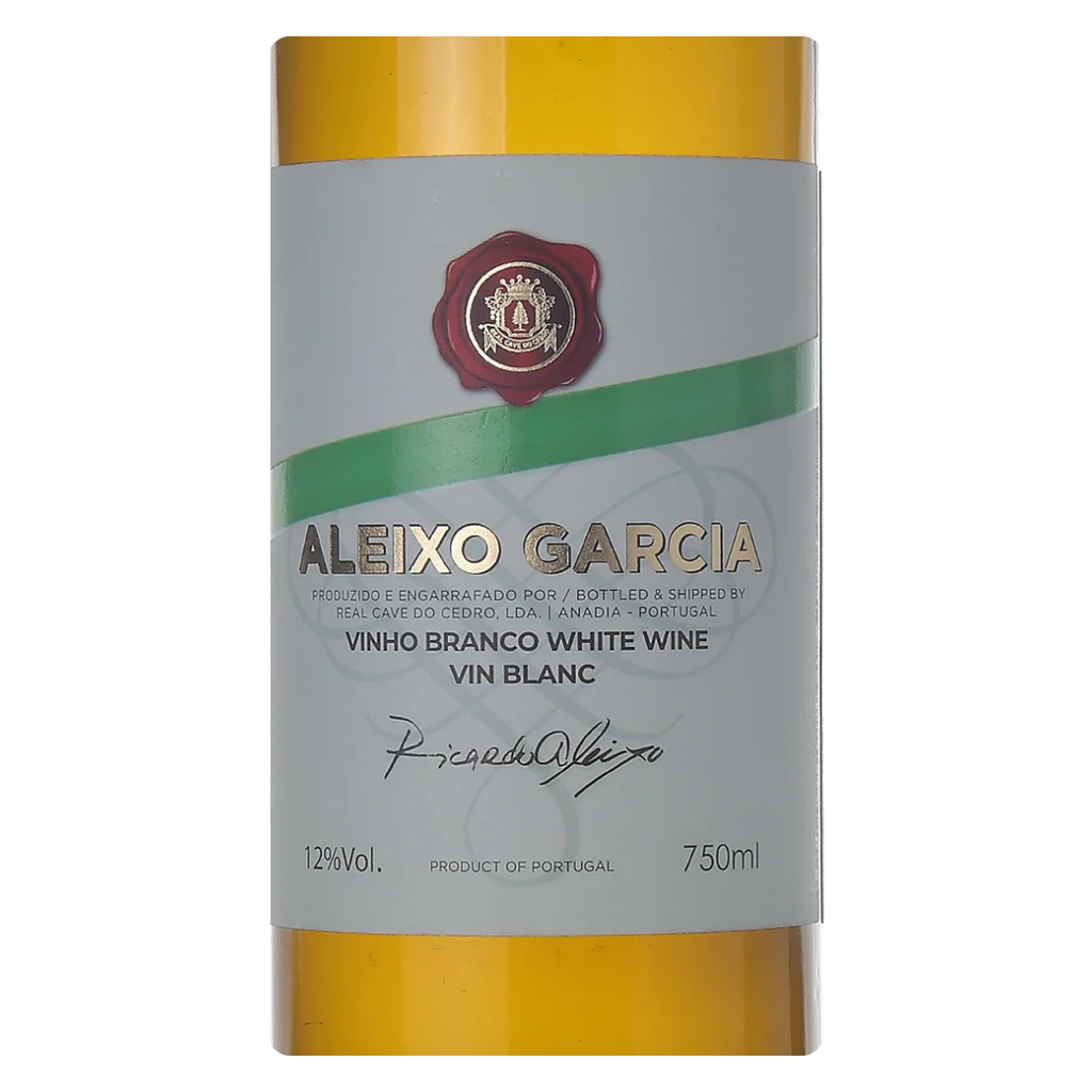 Close-up do rótulo do vinho Aleixo Garcia Branco 750ml da Real Cave do Cedro, mostrando o nome da vinícola e a denominação.