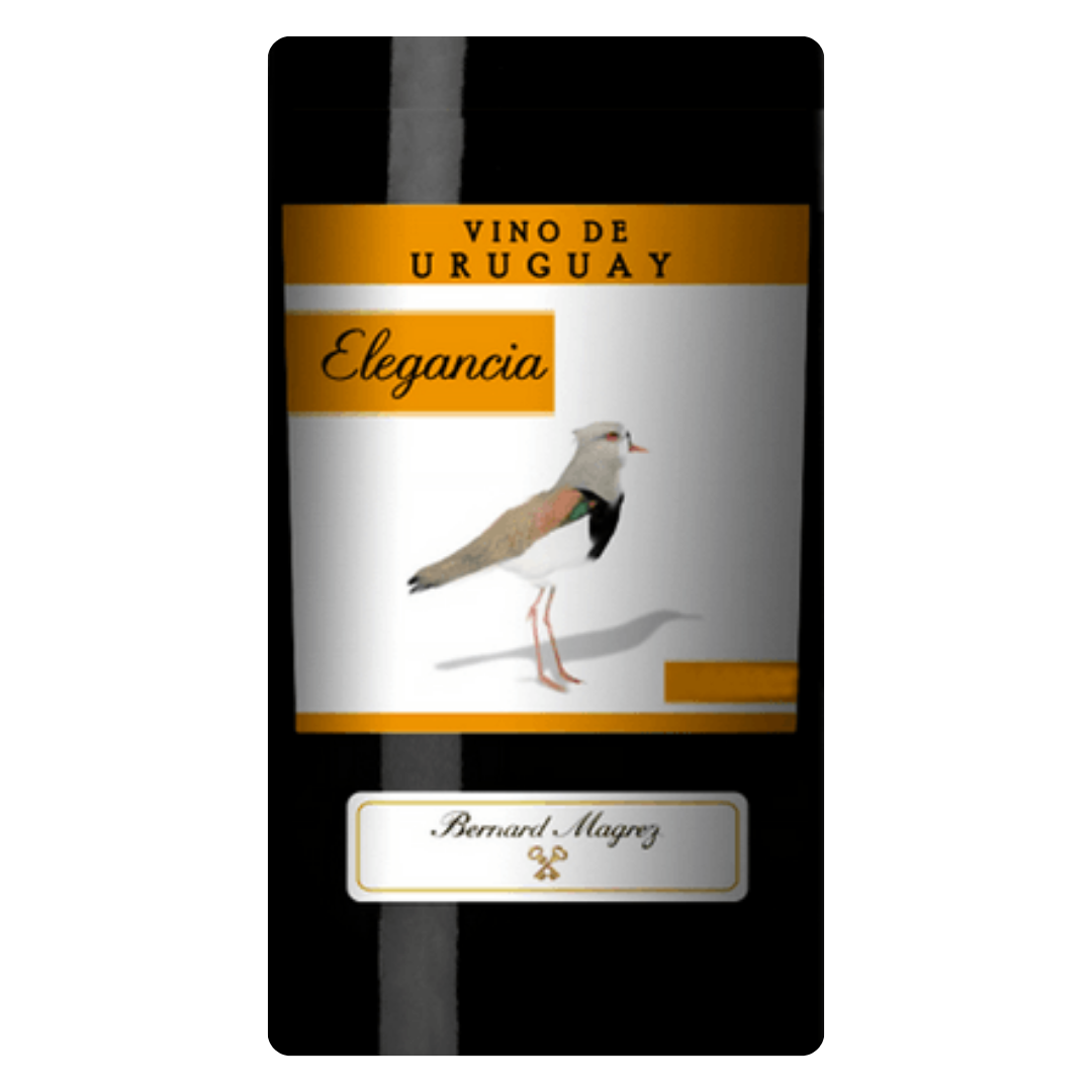 Close-up do rótulo do vinho Bernard Magrez Elegancia 2018, mostrando o nome da vinícola, a denominação blend e a safra em destaque.