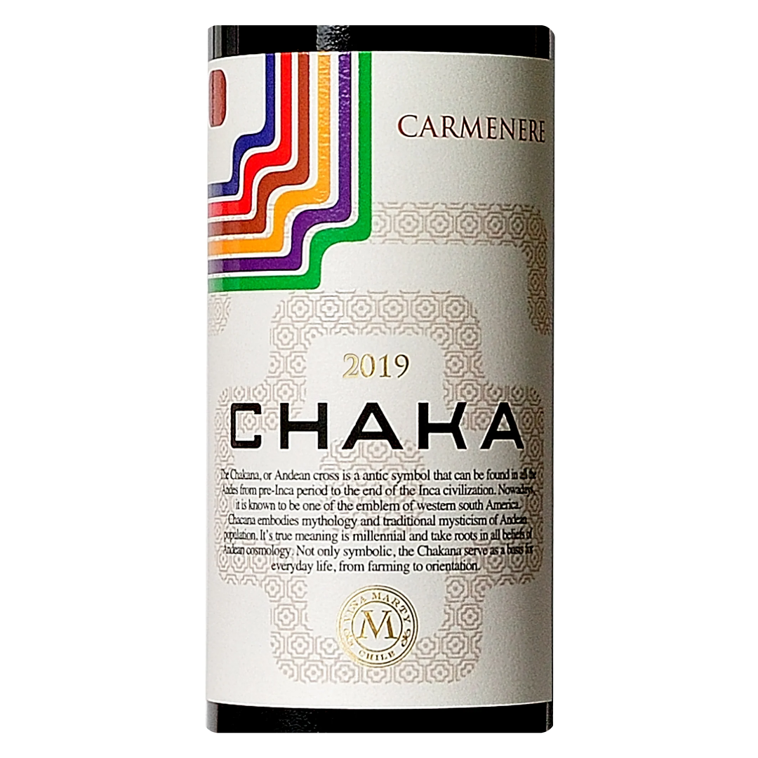 Close-up do rótulo do vinho Chaka Carmenere 2019, mostrando o nome da vinícola Viña Marty, a uva Carmenere e o volume de 750 ml.