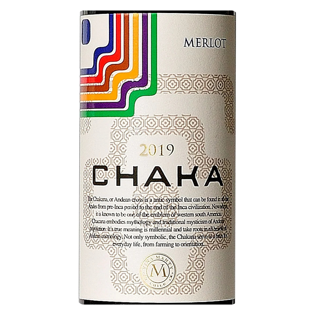 Detalhe do rótulo do vinho Chaka Merlot, mostrando o nome e a uva.