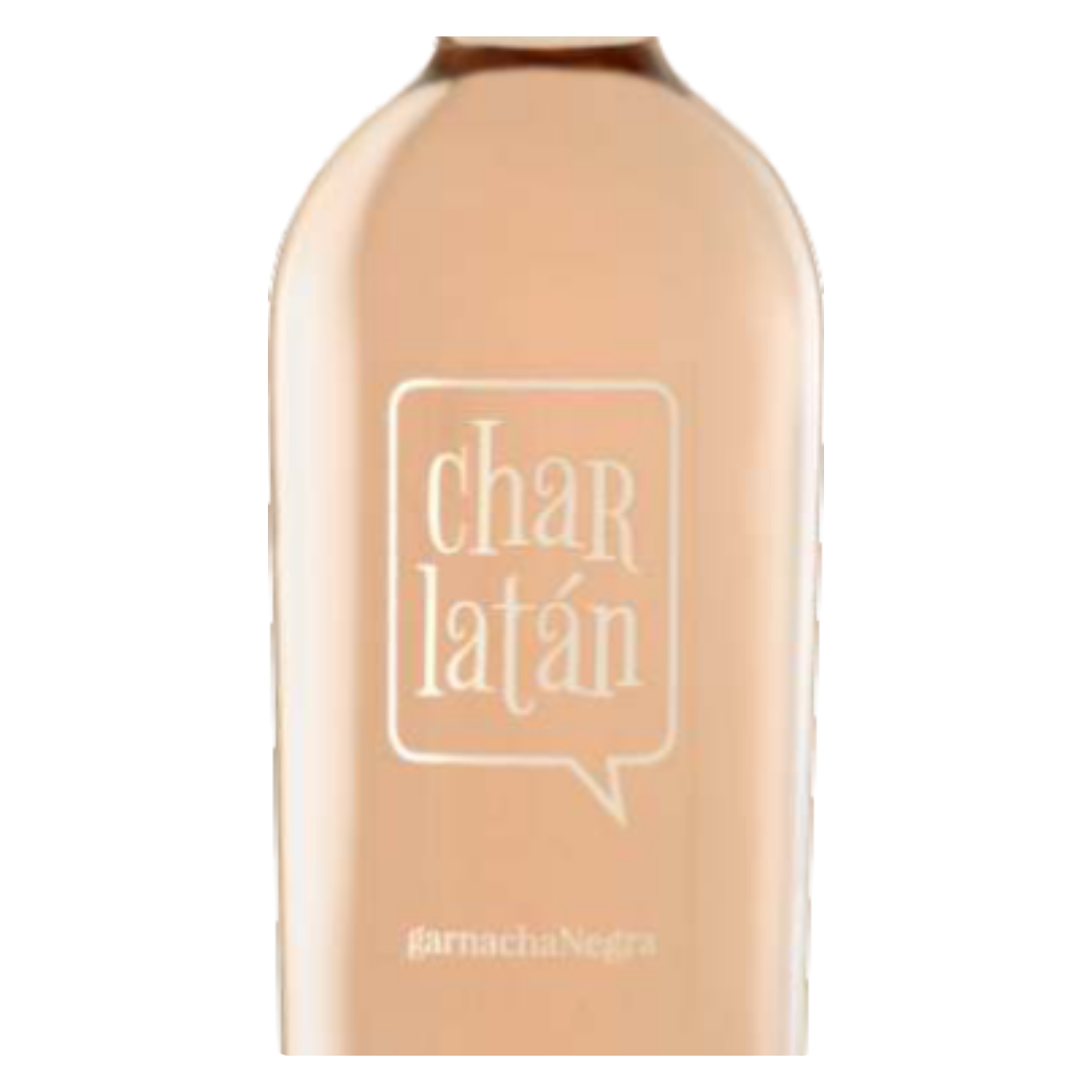Close-up do rótulo do Charlatán Rosé, mostrando a Bodegas César Príncipe, a uva 100% Garnacha Tinta, a D.O. Cigales, Castilla y León, Espanha, e o volume de 750ml.