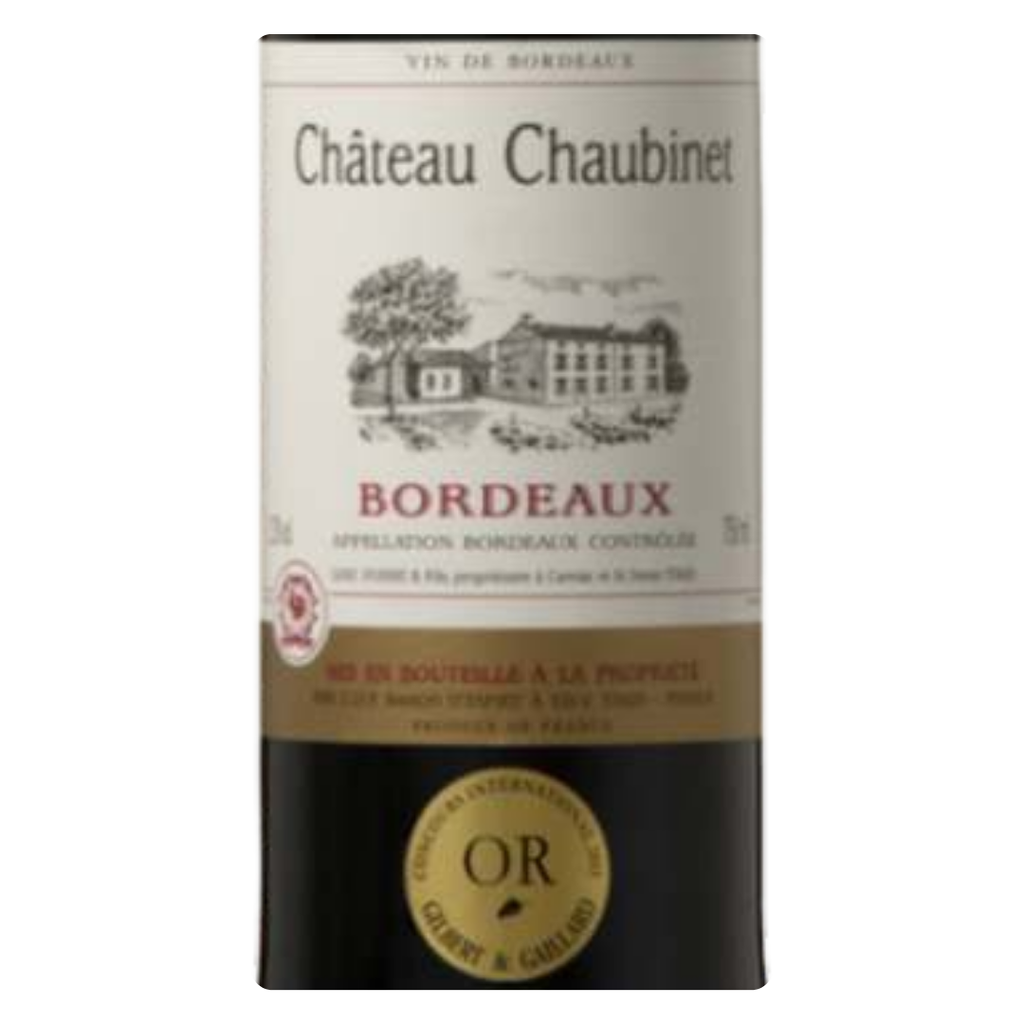 Close-up do rótulo do vinho Château Chaubinet, evidenciando as medalhas de ouro e a denominação de origem Bordeaux.