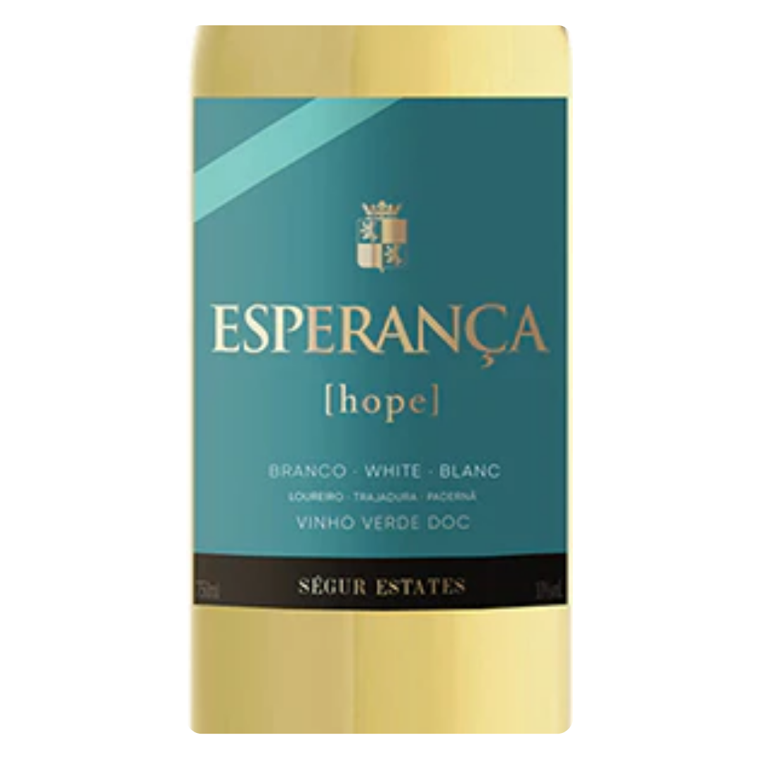 Close-up do rótulo do vinho Esperança Vinho Verde DOC 750ml, mostrando o nome da vinícola Ségur Estates e a denominação Vinho Verde DOC.