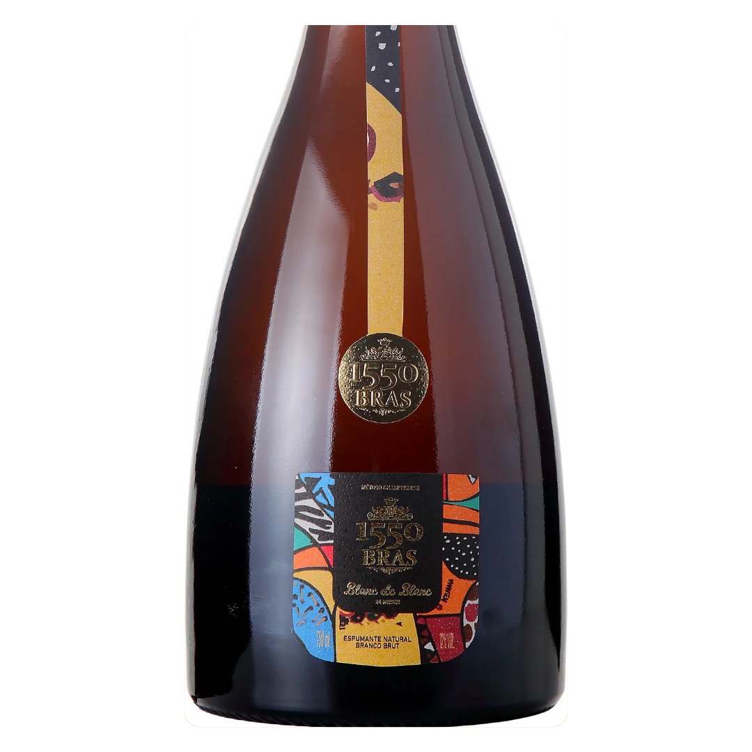 Detalhe do rótulo do 1550 Bras, destacando o método Champenoise e a sofisticação da marca.