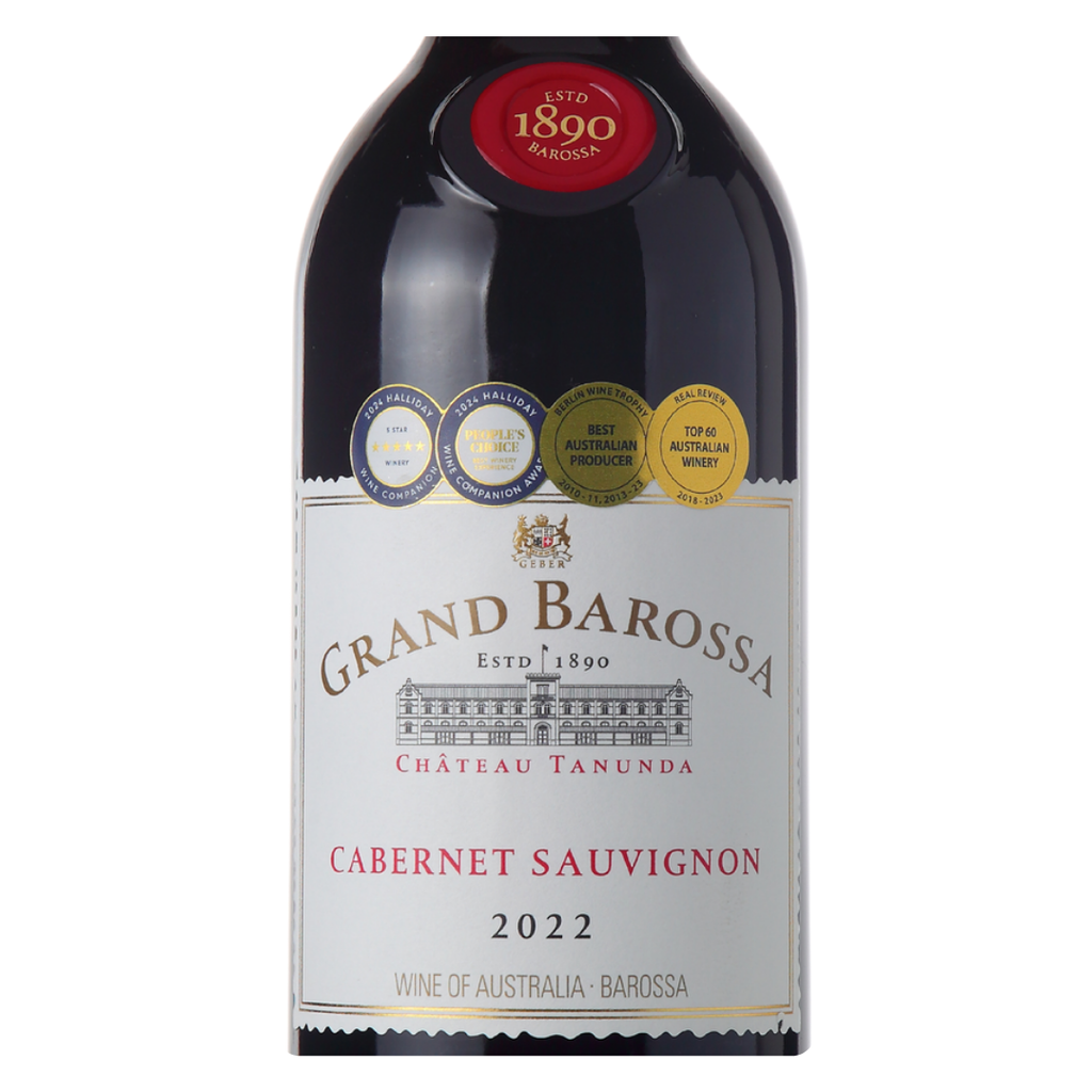 Close-up do rótulo do Grand Barossa Cabernet Sauvignon 2022, mostrando a linha Grand Barossa da Château Tanunda, a uva Cabernet Sauvignon, a origem Barossa Valley, Austrália, safra 2022 e o volume de 750ml.