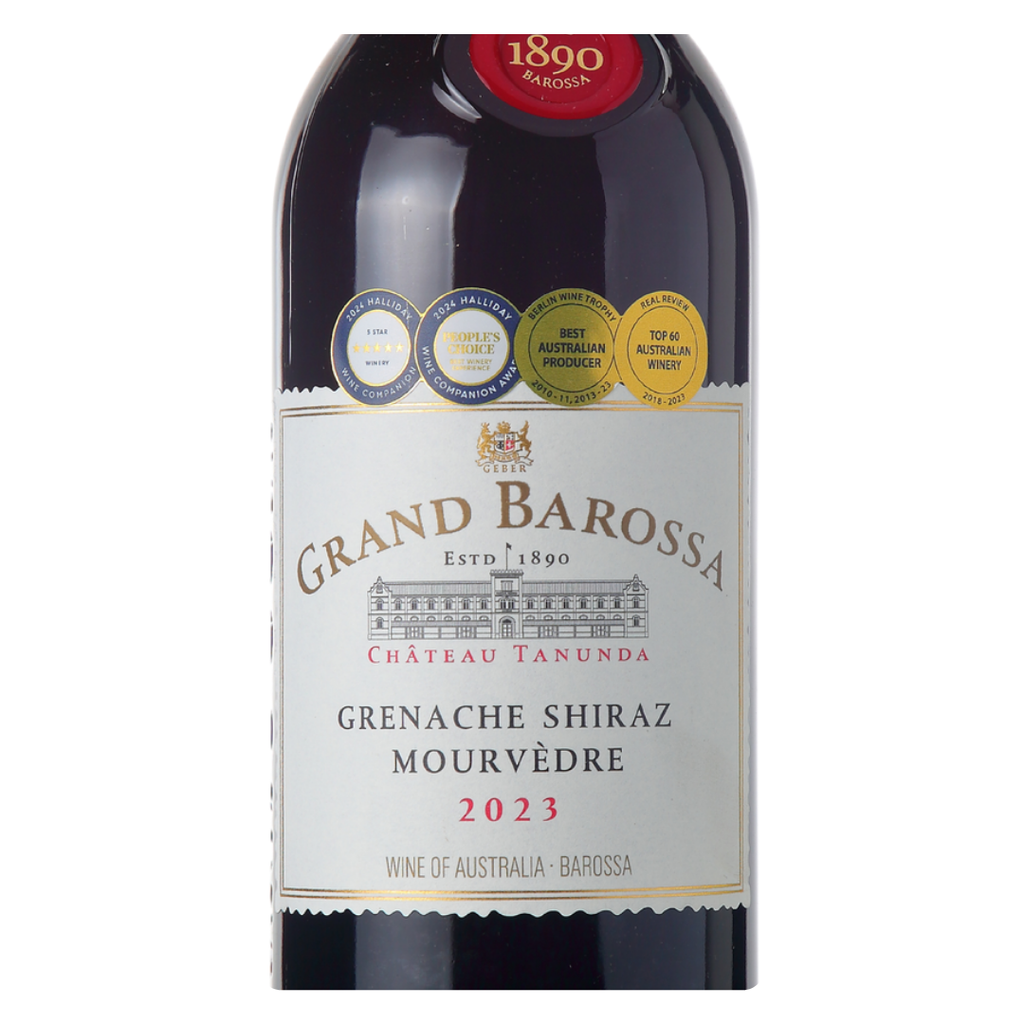 Close-up do rótulo do Grand Barossa GSM, mostrando a linha Grand Barossa da Château Tanunda, o blend Grenache Shiraz Mourvèdre, a origem Barossa Valley, Austrália, e o volume de 750ml.