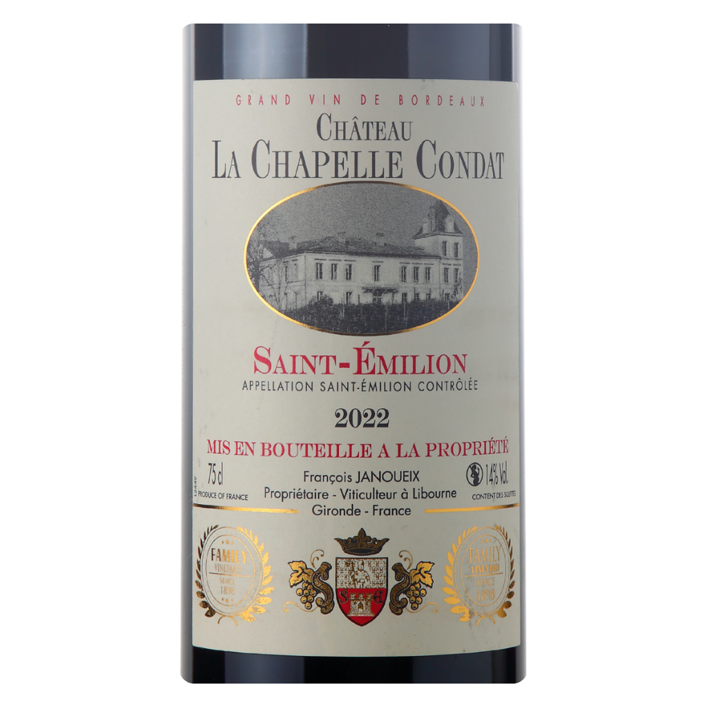 Close-up do rótulo do Château La Chapelle Condat Saint-Émilion, mostrando a uva Merlot, Cabernet Franc e Cabernet Sauvignon, a origem Saint-Émilion Bordeaux França, safra 2022 e o volume de 750ml.