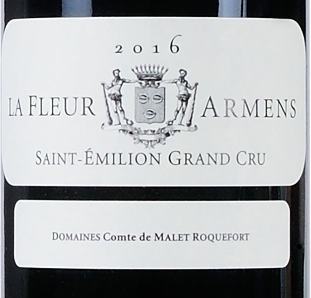 Detalhe do rótulo La Fleur d'Armens 2016, segundo vinho do Château Armens, com indicação Saint-Émilion Grand Cru e safra de 2016.