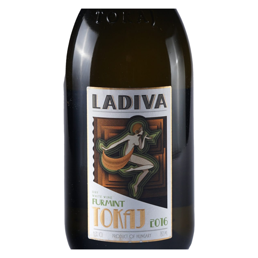 Close-up do rótulo do Ladiva Furmint Dry, mostrando o Château Pajzos, a uva 100% Furmint, a origem Tokaji PDO, Hungria, e o volume de 750ml.