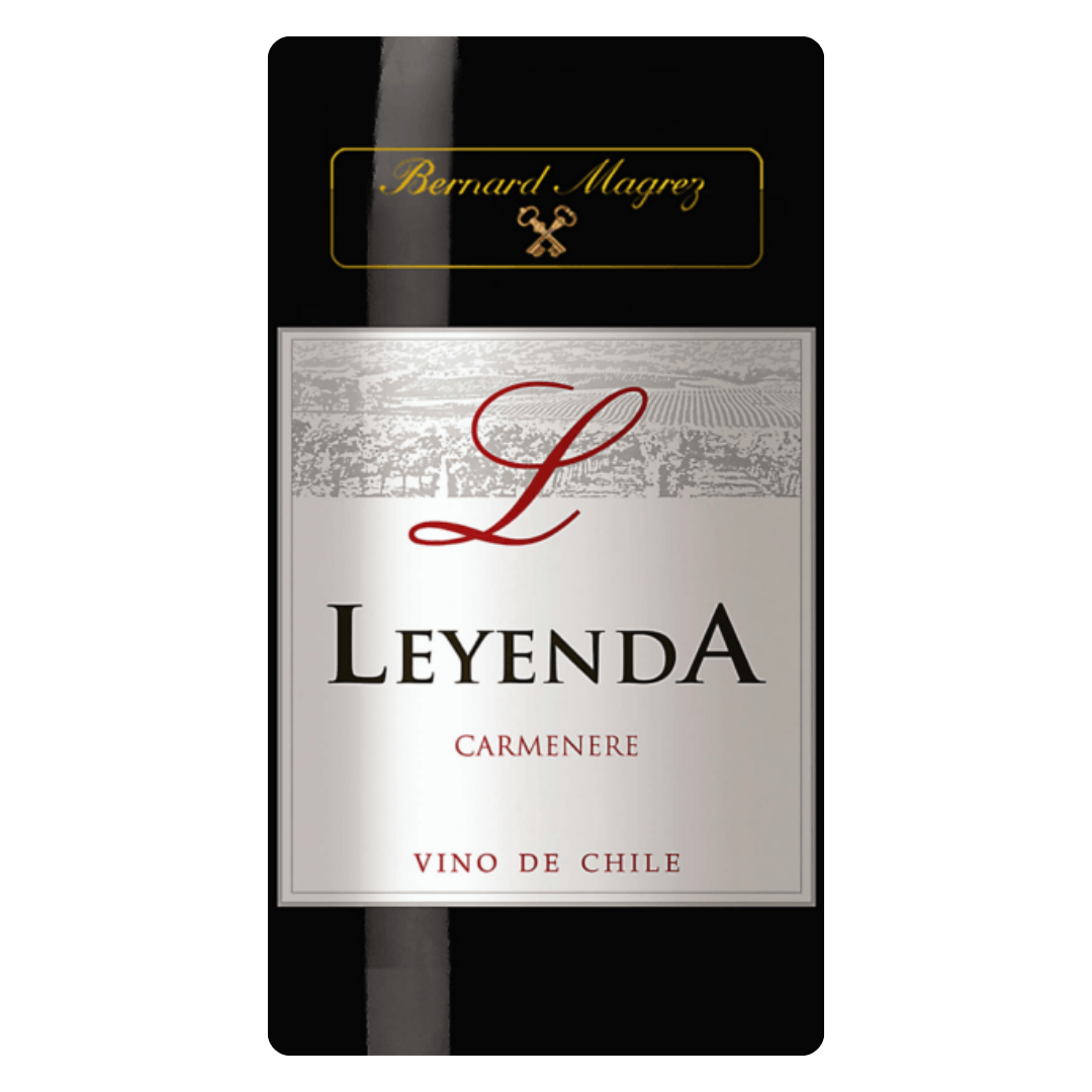 Close-up do rótulo do vinho Leyenda Carménère de Bernard Magrez, mostrando o nome do produtor, a região Vale Central e a variedade Carménère.