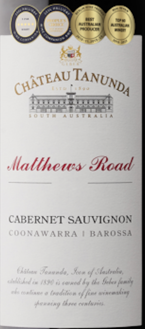Close-up do rótulo do Matthews Road Cabernet Sauvignon da Château Tanunda, mostrando a uva Cabernet Sauvignon, a origem Barossa Valley e Coonawarra, South Australia, Austrália e o volume de 750ml.