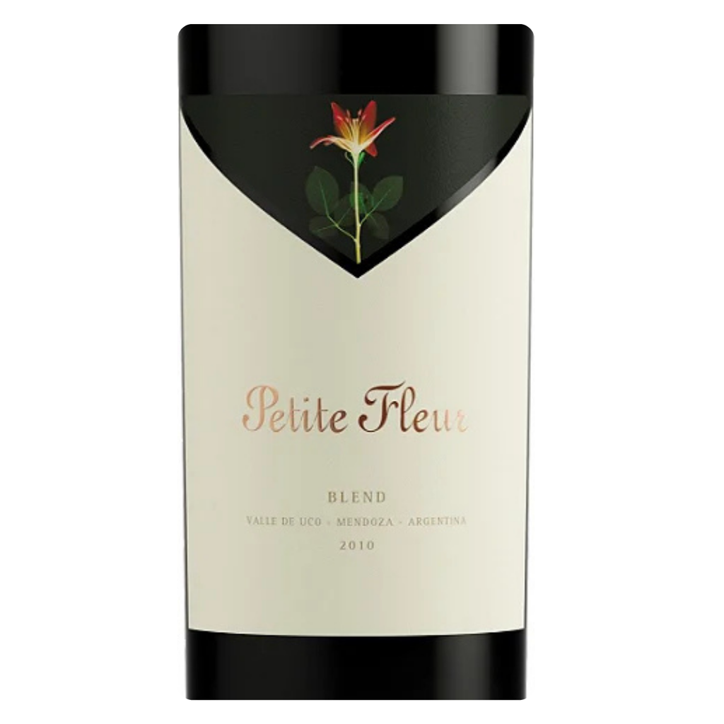 Detalhe do rótulo artístico do vinho Petite Fleur, destacando o nome do produtor e a origem Mendoza.