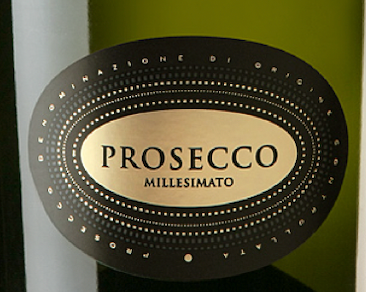 Close-up do rótulo do Prosecco Millesimato Extra Dry DOC da Pietro Toso, mostrando o corte Glera, Chardonnay e castas complementares, a origem Prosecco DOC, Vêneto, Itália e o volume de 750ml.