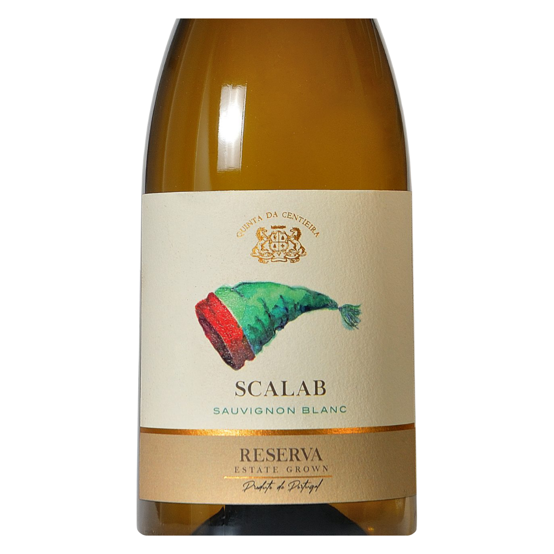 Close-up do rótulo do Scalab Reserva Sauvignon Blanc, mostrando a Ségur Estates, a uva 100% Sauvignon Blanc, a origem DOC Tejo, Portugal, e o volume de 750ml.