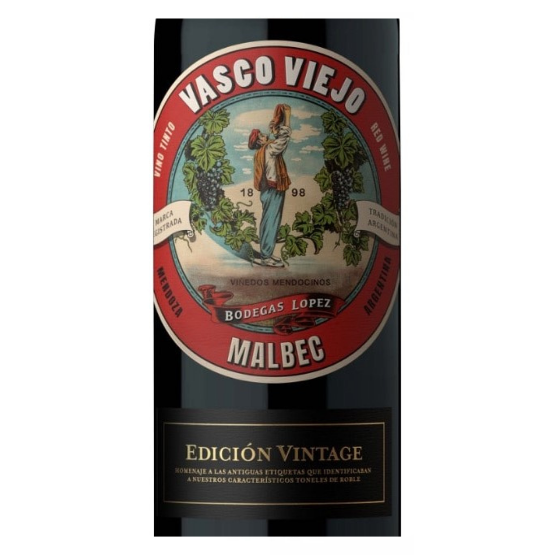 Close no rótulo do Vasco Viejo Malbec, mostrando a uva Malbec em destaque e a safra 2024.