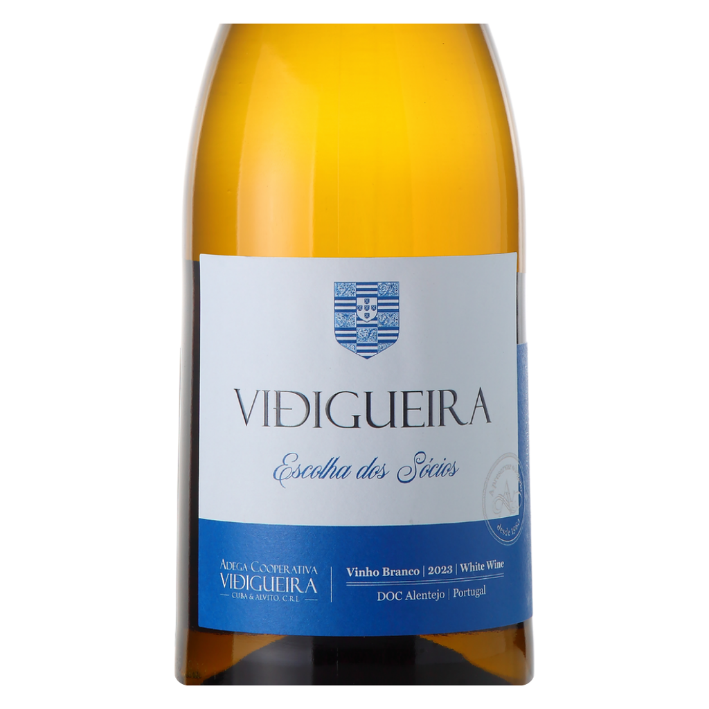 Close-up do rótulo do Vidigueira Escolha dos Sócios Branco, mostrando a Adega Cooperativa de Vidigueira Cuba e Alvito, o blend de Antão Vaz e Arinto, a origem Alentejo DOC, Portugal, e o volume de 750ml.