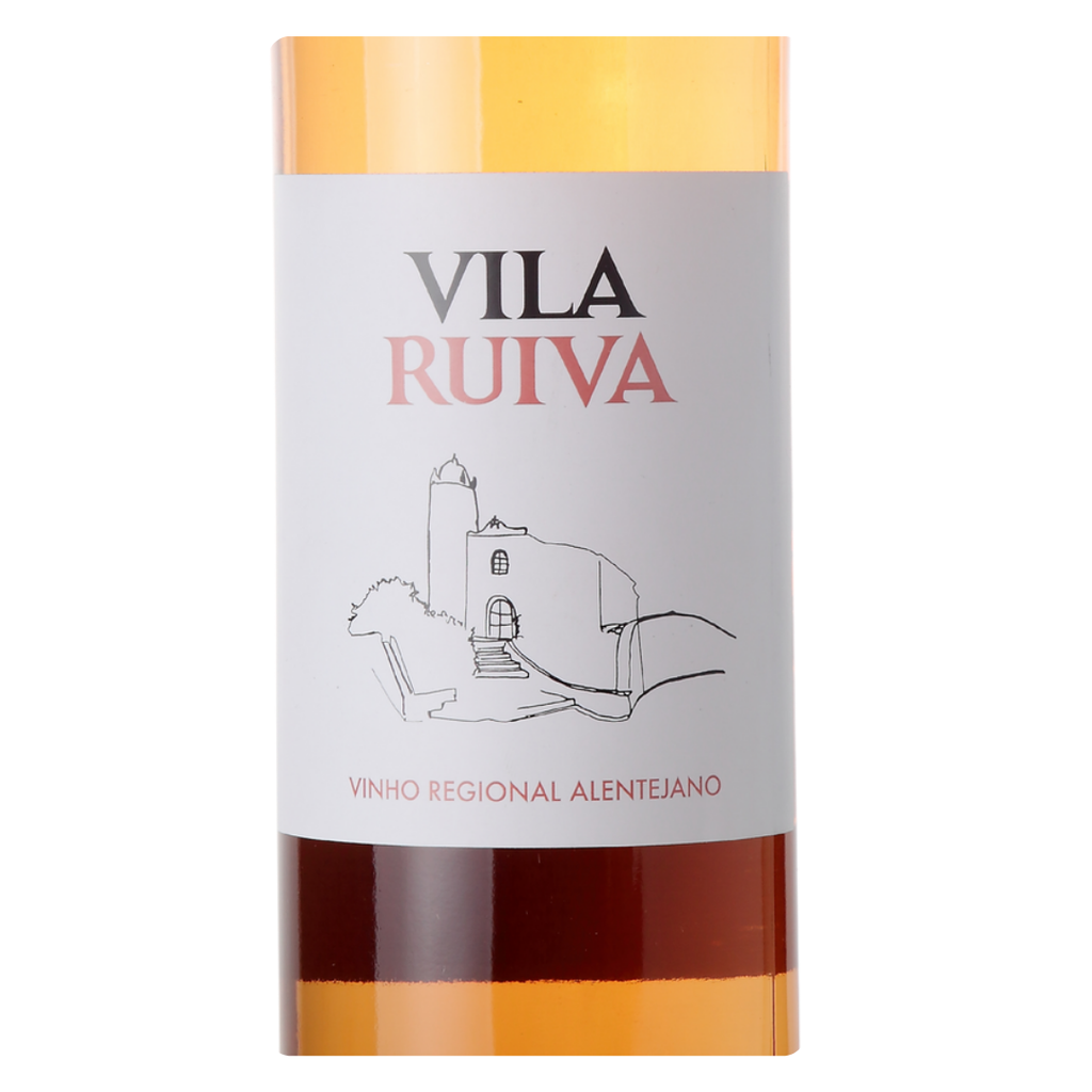 Close do rótulo do vinho rosé Vila Ruiva Alentejano, evidenciando o nome da adega cooperativa de Vidigueira, a denominação Regional Alentejano e as castas Aragonez e Trincadeira.