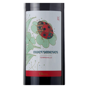 Close-up do rótulo do Yllera 9 Meses Roble, mostrando a Bodegas Grupo Yllera, a uva Tempranillo 100%, a origem D.O. Castilla y León, Espanha, e o volume de 750ml.