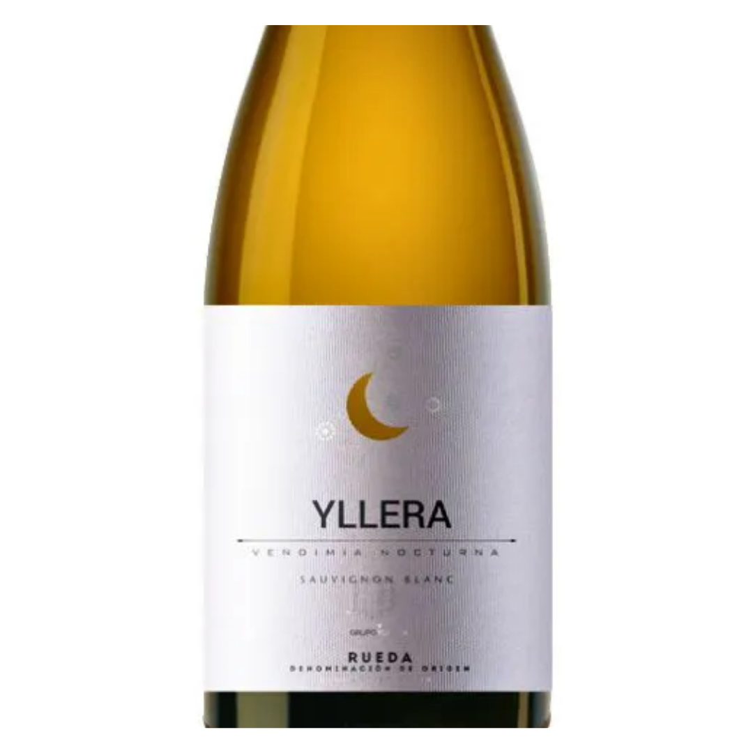 Close-up do rótulo do Yllera Vendimia Nocturna Sauvignon Blanc, mostrando a uva Sauvignon Blanc, a origem D.O. Rueda, Espanha, e o volume de 750ml.
