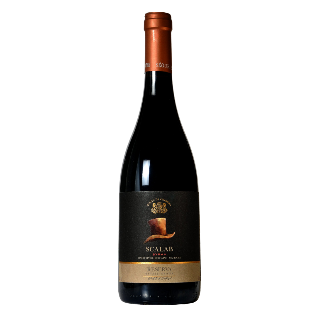 Garrafa do Vinho Tinto Scalab Reserva Syrah 750ml da Ségur Estates, do DOC Tejo, Portugal, em fundo branco com destaque para o rótulo frontal.