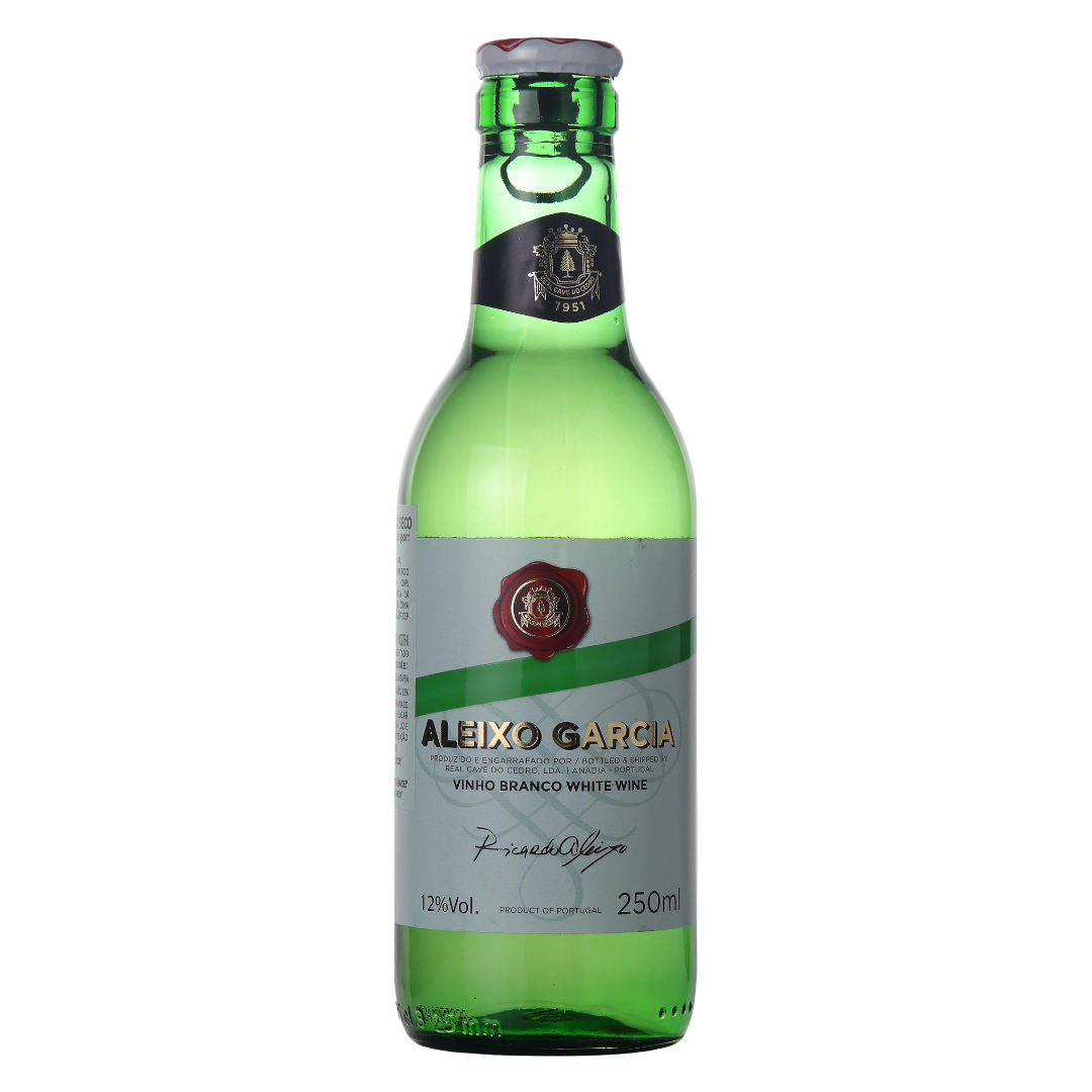 Garrafa do vinho branco português Aleixo Garcia blend Maria Gomes e Bical 250ml em fundo branco, destacando o rótulo frontal e o formato compacto.