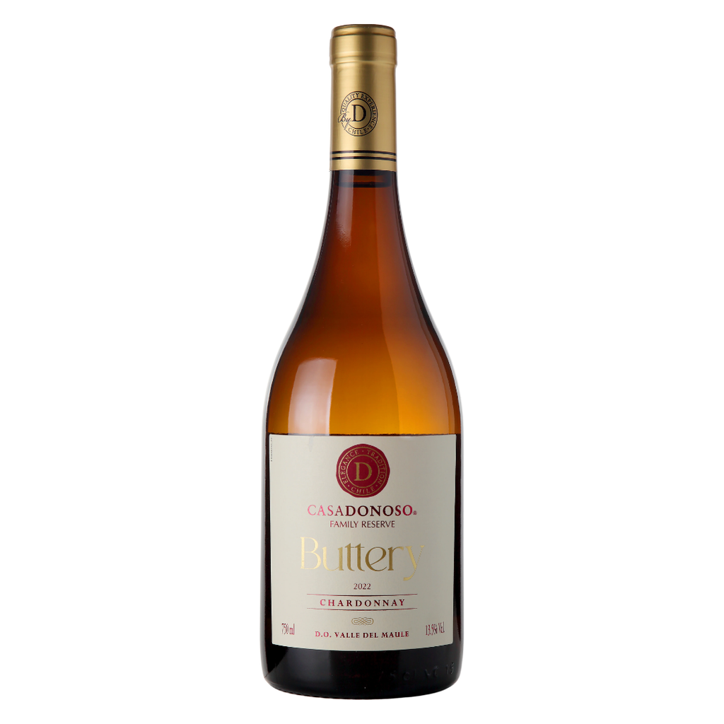 Garrafa do vinho branco chileno Casa Donoso Buttery Chardonnay 750ml em fundo branco, destacando o rótulo frontal com menção ao envelhecimento em barricas de carvalho.