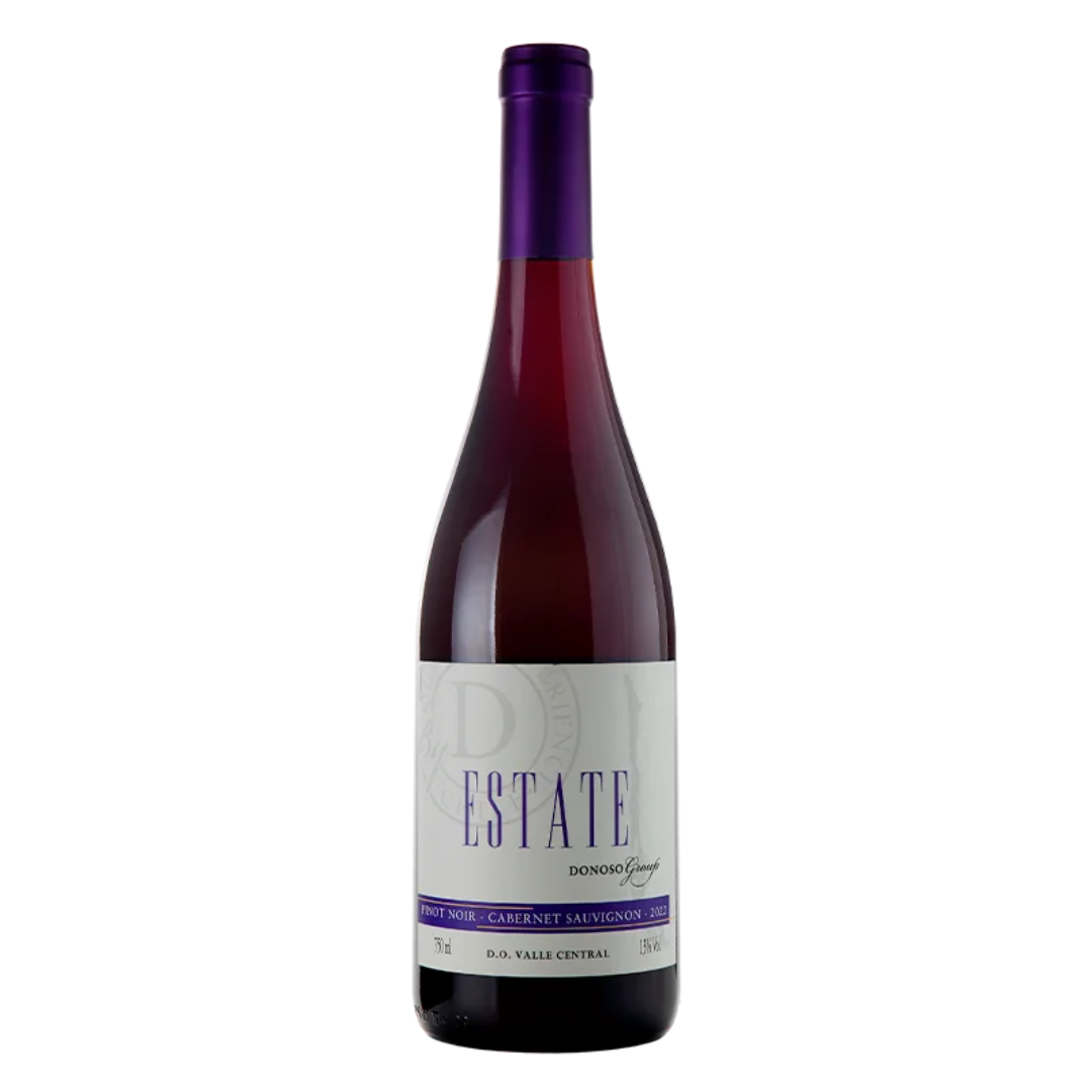 Garrafa do vinho tinto chileno Casa Donoso Group Estate Blend Cabernet Sauvignon/Pinot Noir 750ml em fundo branco, destacando o rótulo frontal com menção ao blend inovador.