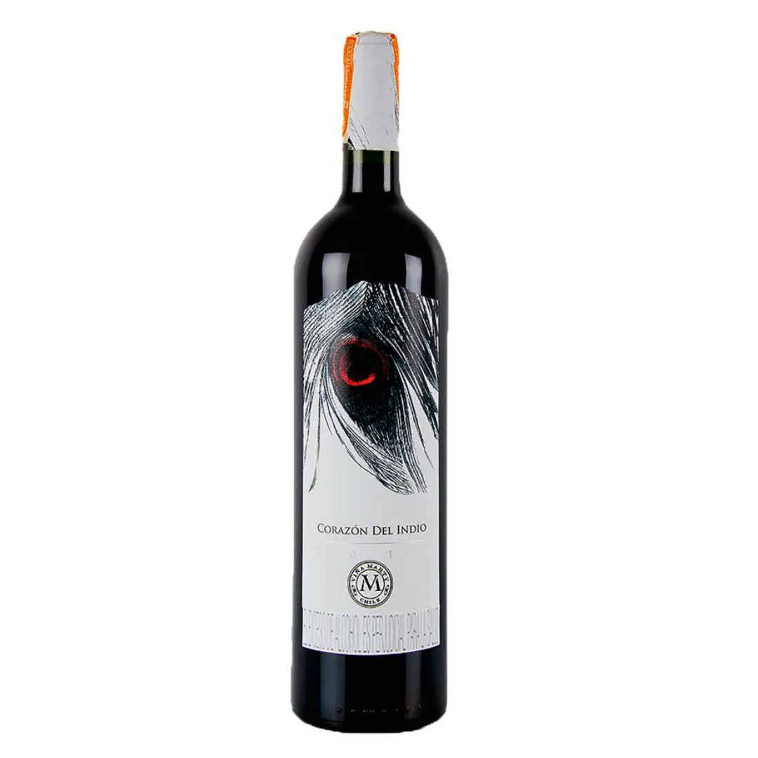 Garrafa do vinho tinto chileno Corazón del Indio Premium Blend em fundo branco.